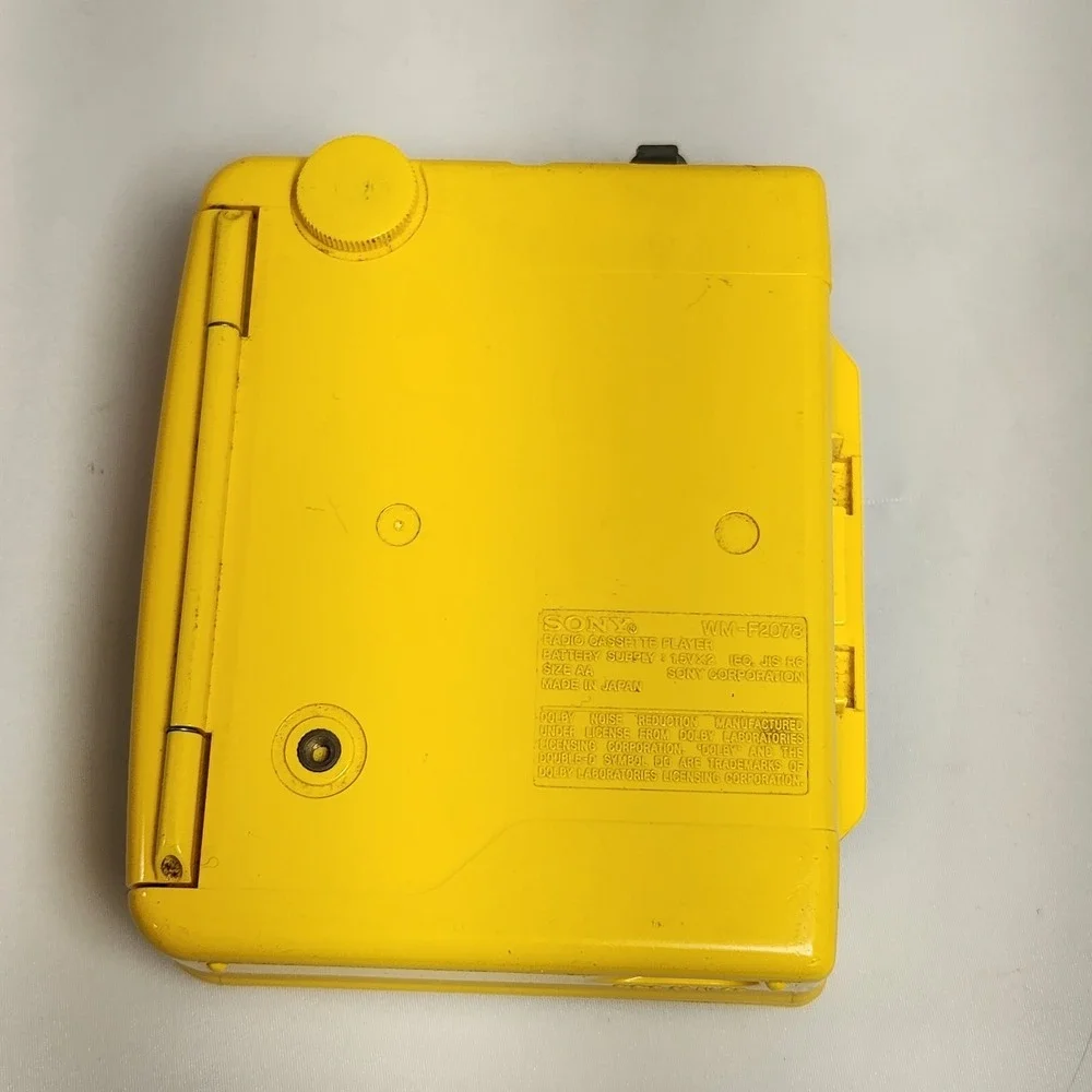SONY Walkman Sports Audio Cassette fm/am Radio WM-F2078 yellow‎ Made in Japan
